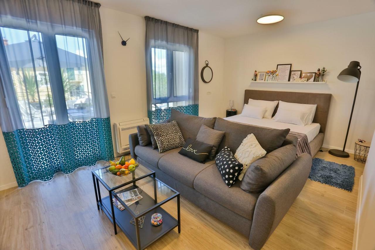Luxury Urban Villa Apartments With Jacuzzi Split Exterior foto