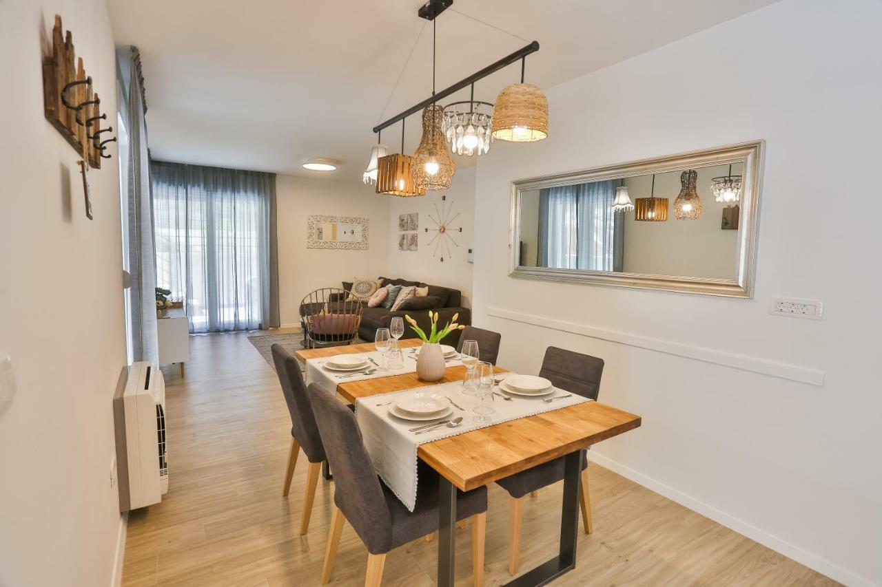 Luxury Urban Villa Apartments With Jacuzzi Split Exterior foto